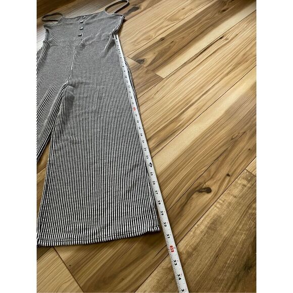 Caution To The Wind Jumpsuit Size Small Black White Pin Stripe Sleeveless - Picture 7 of 10